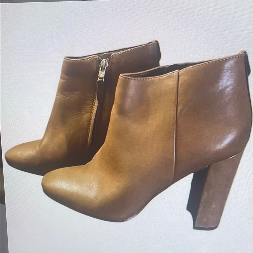Elegant Tan Heeled Boots